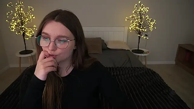 Snapshot of MagicPeachh_ chatting on 10.06.25 MagicPeachh online show from 10.06.25