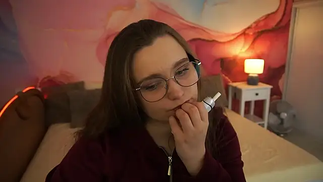 Snapshot of MagicPeachh_ chatting on 10.08.25 MagicPeachh online show from 10.08.25