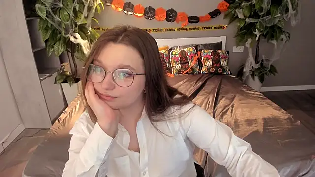 Snapshot of MagicPeachh_ chatting on 10.30.25 MagicPeachh online show from 10.30.25