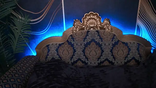 Snapshot of MagicPeachh_ chatting on 11.04.25 MagicPeachh online show from 11.04.25