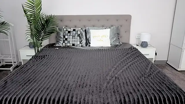 MagicPeachh  online show from 03.17.26