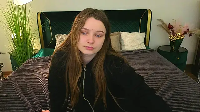 MagicPeachh  online show from 04.10.26