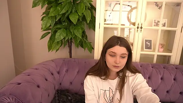 Snapshot of MagicPeachh_ chatting on 05.19.26 MagicPeachh online show from 05.19.26