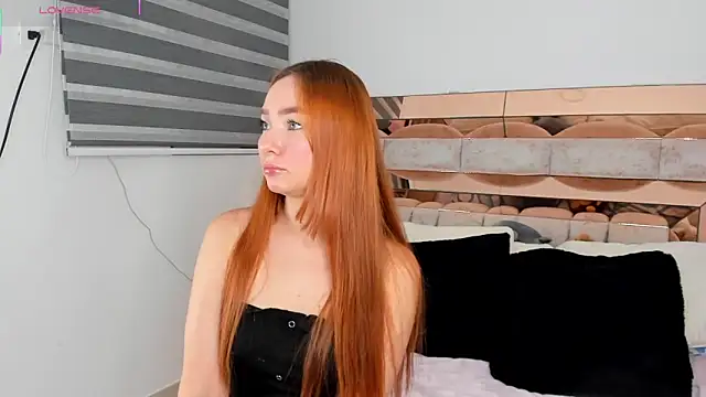 Snapshot of CamiiLovers chatting on 10.23.25 CamiiLovers online show from 10.23.25