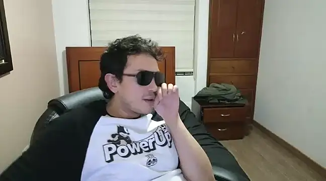 friendscummin online show from 03.17.25