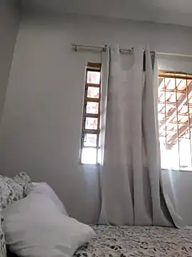 Snapshot of BrendaBittencourt chatting on 02.24.25 BrendaBittencourt online show from 02.24.25