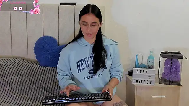 Snapshot of anny_roberts chatting on 06.16.26 anny roberts online show from 06.16.26