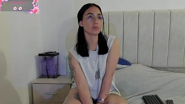 Snapshot of anny_roberts chatting on 07.17.26 anny roberts online show from 07.17.26