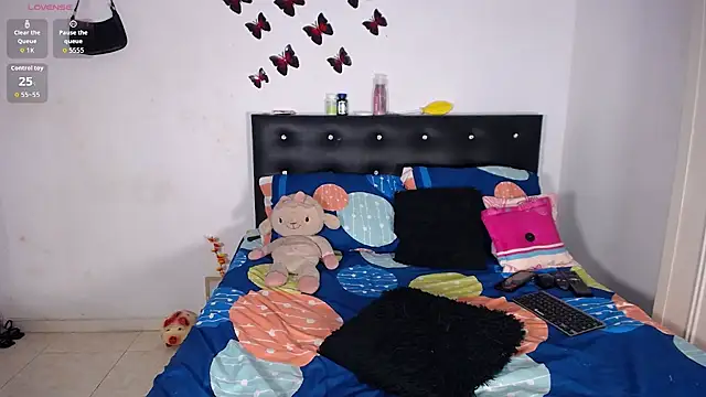 Snapshot of michelleoliver chatting on 11.06.25 michelleoliver online show from 11.06.25