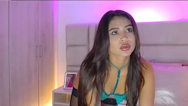 HaileyBaldwin online show from 12.11.24