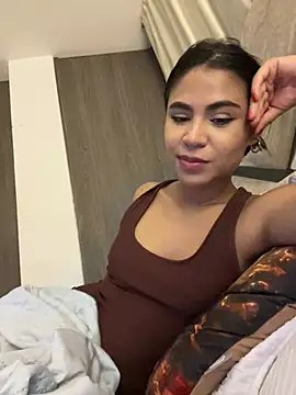 HaileyBaldwin online show from 12.29.24