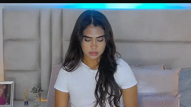 HaileyBaldwin online show from 01.25.25