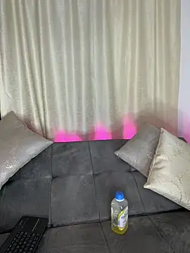 HaileyBaldwin online show from 01.29.25