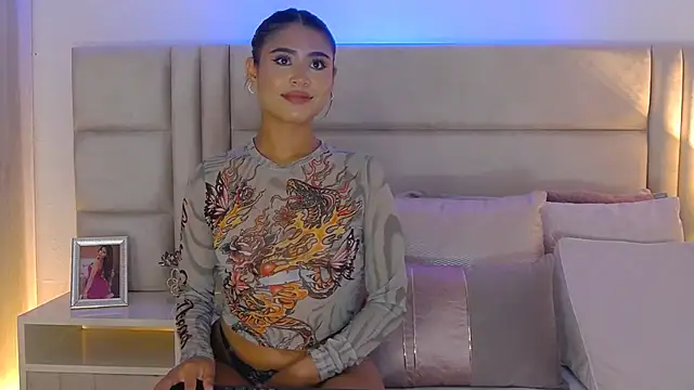 HaileyBaldwin online show from 02.04.25