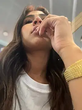 HaileyBaldwin online show from 03.04.25