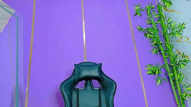 Snapshot of scarlet-jonesx chatting on 10.01.25 scarlet-jonesx online show from 10.01.25