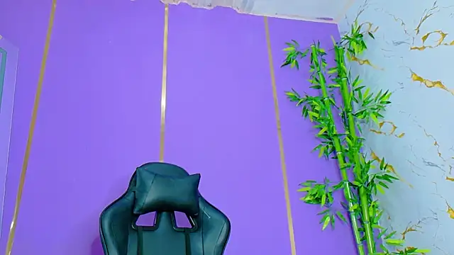 Snapshot of scarlet-jonesx chatting on 10.04.25 scarlet-jonesx online show from 10.04.25