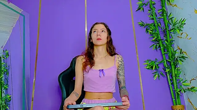 Snapshot of scarlet-jonesx chatting on 10.09.25 scarlet-jonesx online show from 10.09.25