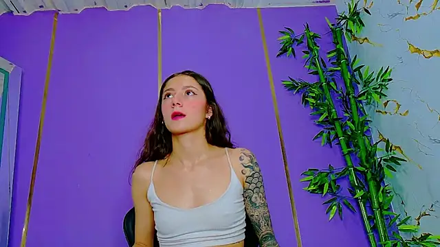 Snapshot of scarlet-jonesx chatting on 10.10.25 scarlet-jonesx online show from 10.10.25