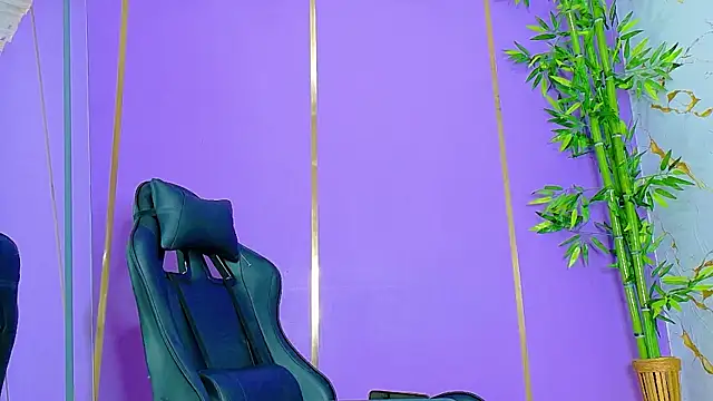 Snapshot of scarlet-jonesx chatting on 10.13.25 scarlet-jonesx online show from 10.13.25