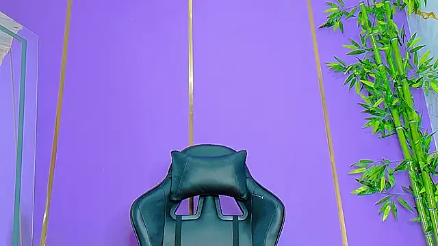 Snapshot of scarlet-jonesx chatting on 10.17.25 scarlet-jonesx online show from 10.17.25