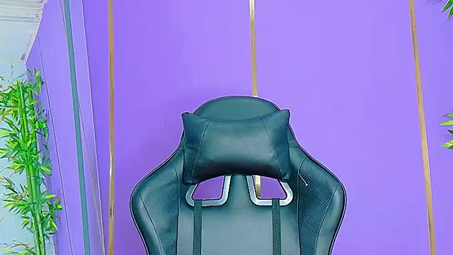 Snapshot of scarlet-jonesx chatting on 10.19.25 scarlet-jonesx online show from 10.19.25