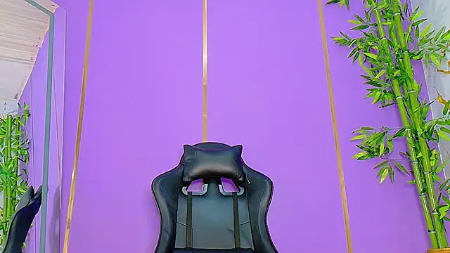 Snapshot of scarlet-jonesx chatting on 10.25.25 scarlet-jonesx online show from 10.25.25