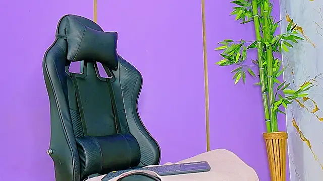 Snapshot of scarlet-jonesx chatting on 11.04.25 scarlet-jonesx online show from 11.04.25