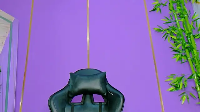 Snapshot of scarlet-jonesx chatting on 11.04.25 scarlet-jonesx online show from 11.04.25