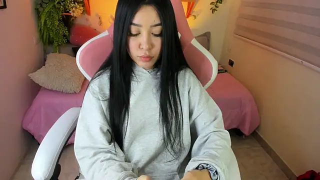 Snapshot of Starliee__ chatting on 10.24.25 Starliee online show from 10.24.25