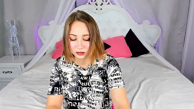 Snapshot of AsyaPink chatting on 10.17.25 AsyaPink online show from 10.17.25