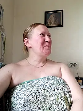 Snapshot of blondyaguar chatting on 04.23.26 blondyaguar online show from 04.23.26