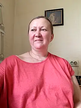 Snapshot of blondyaguar chatting on 06.19.26 blondyaguar online show from 06.19.26