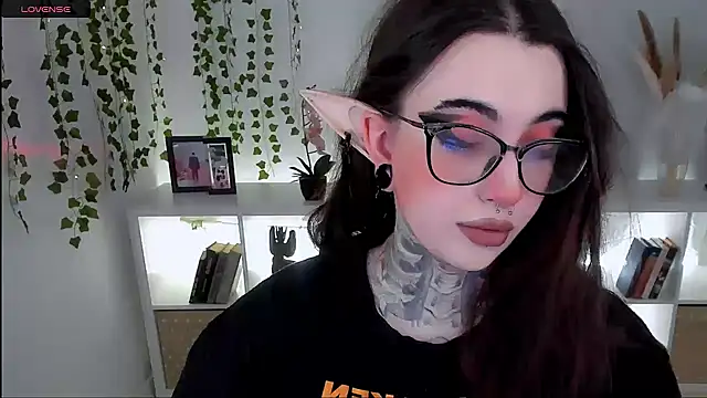 Snapshot of Dixi_Pixi_ chatting on 10.11.25 Dixi Pixi online show from 10.11.25