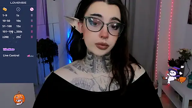 Snapshot of Dixi_Pixi_ chatting on 11.08.25 Dixi Pixi online show from 11.08.25