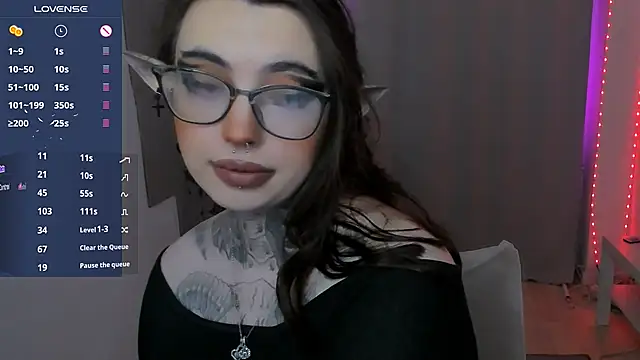 Snapshot of Dixi_Pixi_ chatting on 11.13.25 Dixi Pixi online show from 11.13.25