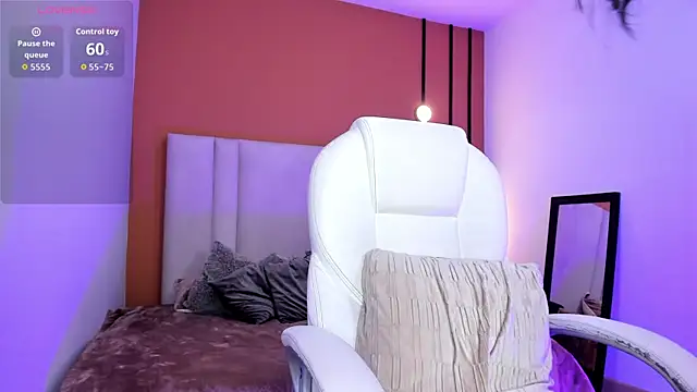 Chloe fischer  online show from 12.19.25