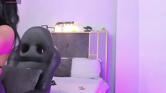 Chloe fischer  online show from 03.12.26