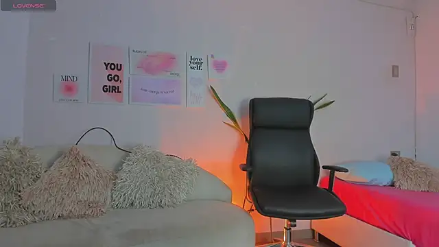 Snapshot of MissSussy chatting on 01.09.25 MissSussy online show from 01.09.25