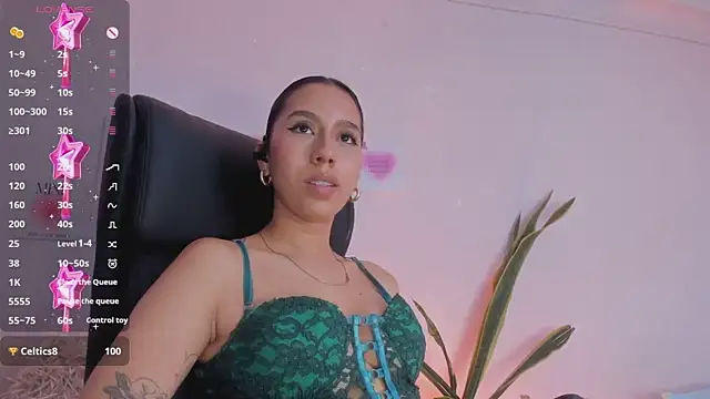 Snapshot of MissSussy chatting on 01.10.25 MissSussy online show from 01.10.25