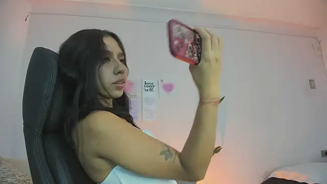 Snapshot of MissSussy chatting on 01.28.25 MissSussy online show from 01.28.25