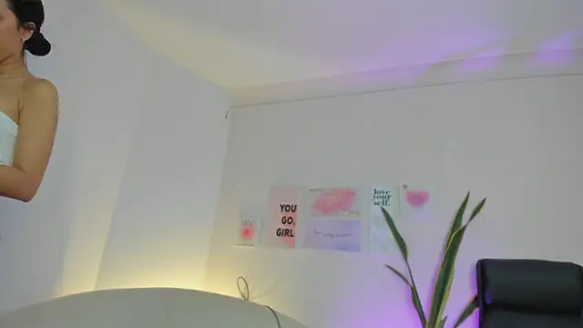 Snapshot of MissSussy chatting on 02.10.25 MissSussy online show from 02.10.25