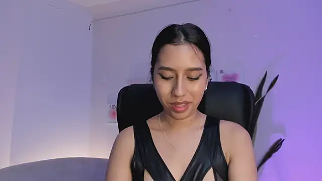 Snapshot of MissSussy chatting on 02.10.25 MissSussy online show from 02.10.25