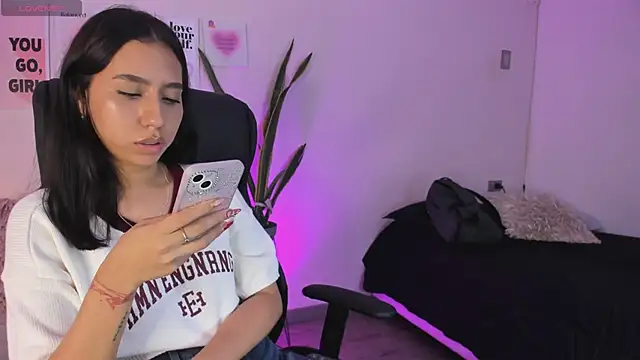 Snapshot of MissSussy chatting on 02.21.25 MissSussy online show from 02.21.25