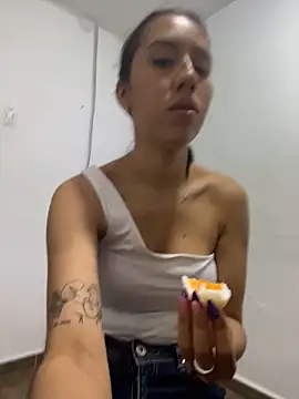 Snapshot of MissSussy chatting on 03.11.25 MissSussy online show from 03.11.25