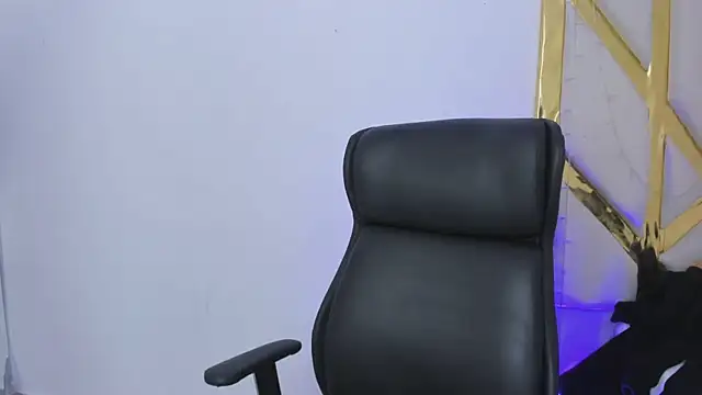 Snapshot of MissSussy chatting on 03.12.25 MissSussy online show from 03.12.25