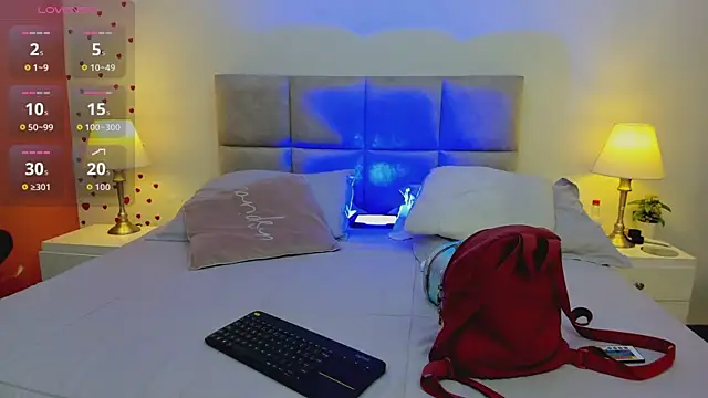 Snapshot of MissSussy chatting on 10.06.25 MissSussy online show from 10.06.25