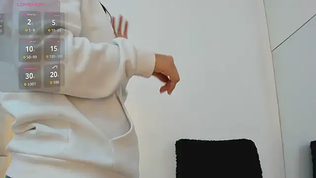 Snapshot of MissSussy chatting on 10.10.25 MissSussy online show from 10.10.25