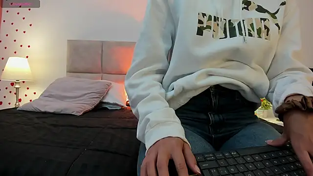 Snapshot of MissSussy chatting on 10.24.25 MissSussy online show from 10.24.25