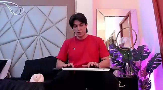 Karimferrer online show from 12.31.24